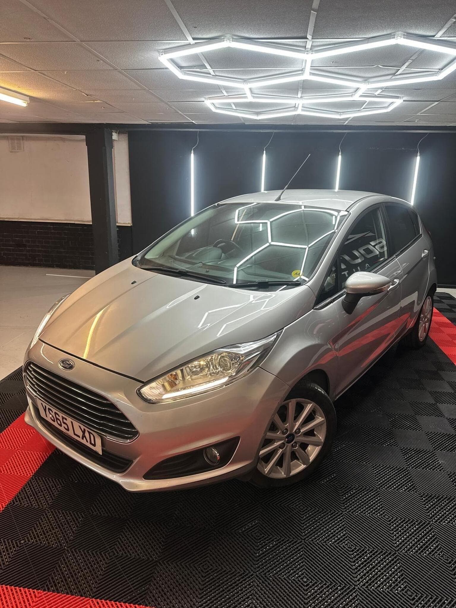 Ford Fiesta 1.0T EcoBoost Titanium Euro 6 (s/s) 5dr — photo 3