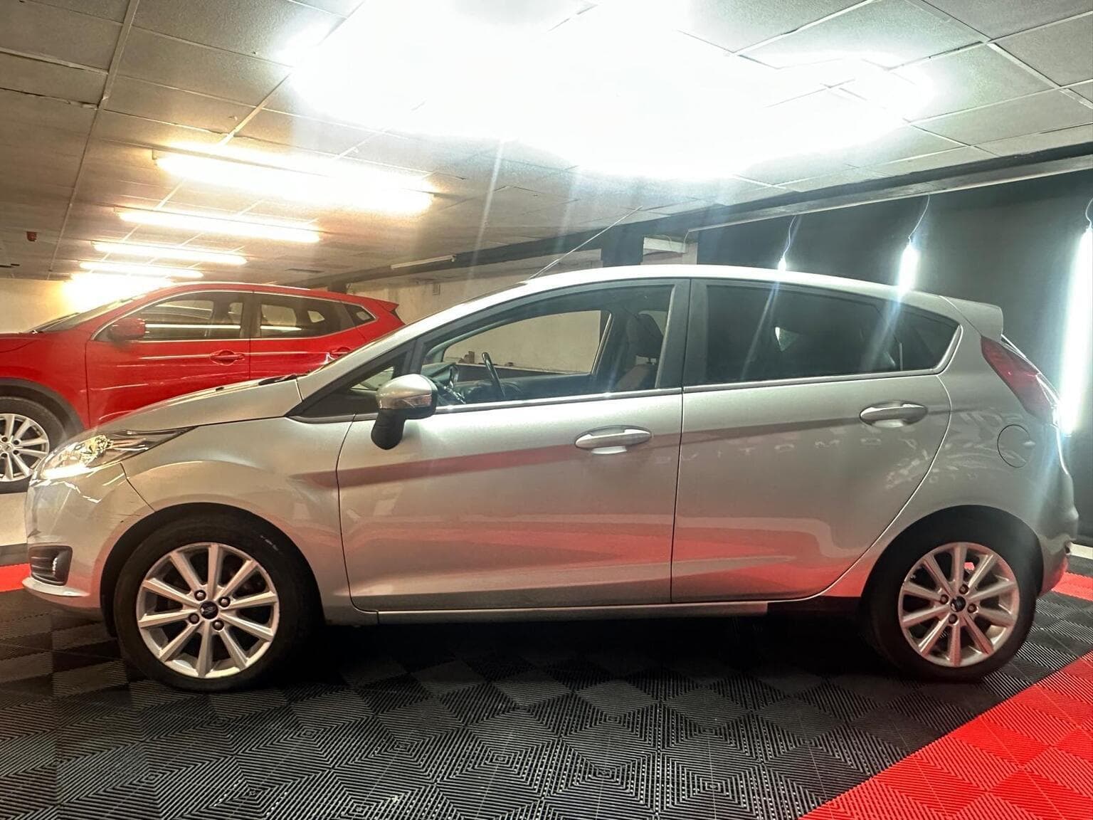 Ford Fiesta 1.0T EcoBoost Titanium Euro 6 (s/s) 5dr — photo 4