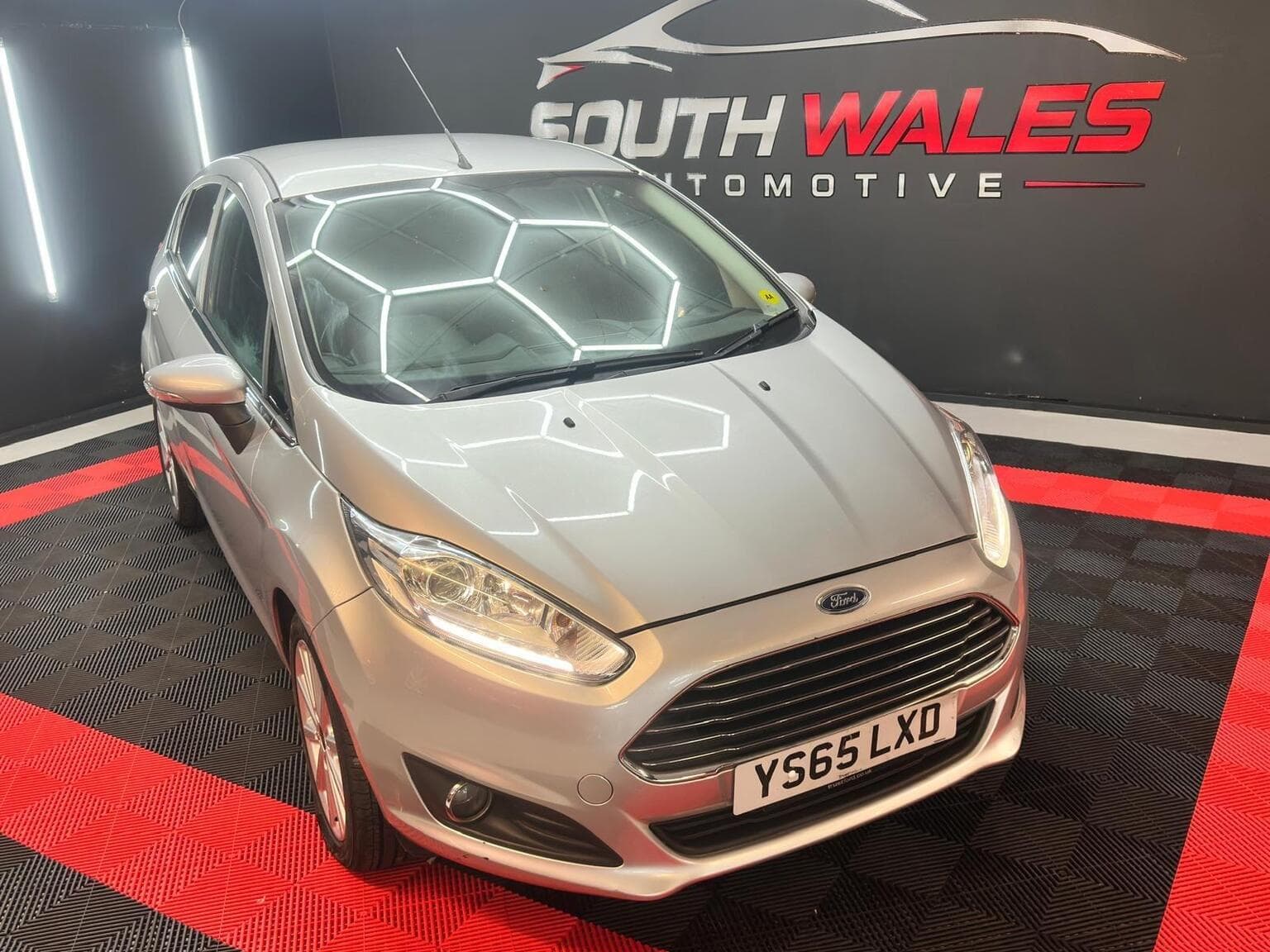 Ford Fiesta 1.0T EcoBoost Titanium Euro 6 (s/s) 5dr — photo 5