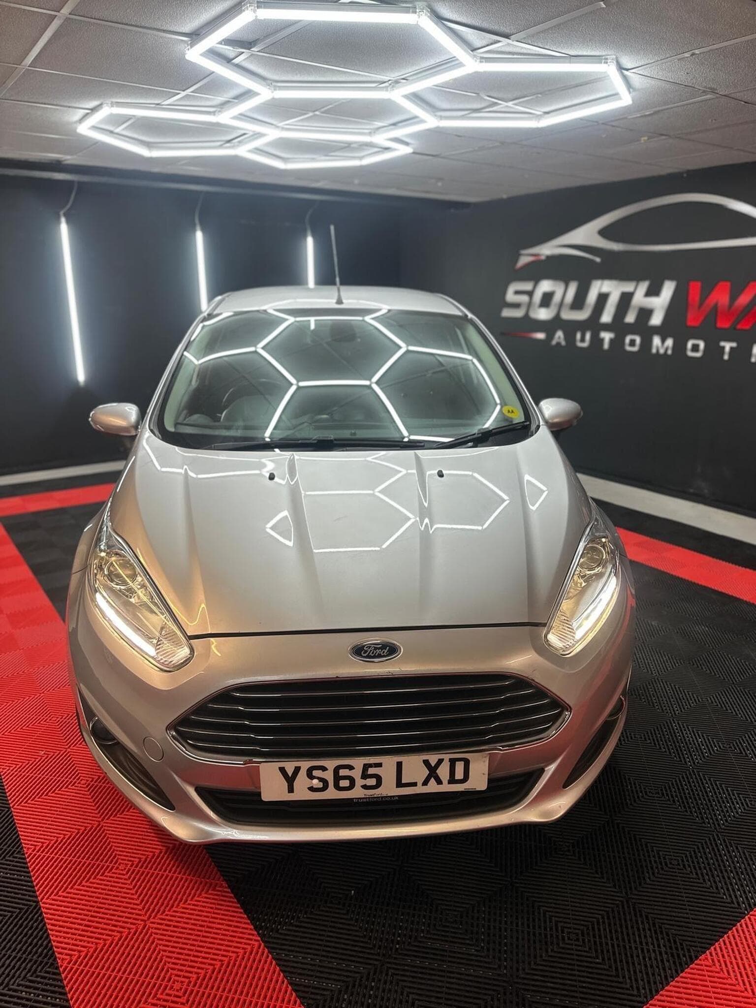 Ford Fiesta 1.0T EcoBoost Titanium Euro 6 (s/s) 5dr — photo 7