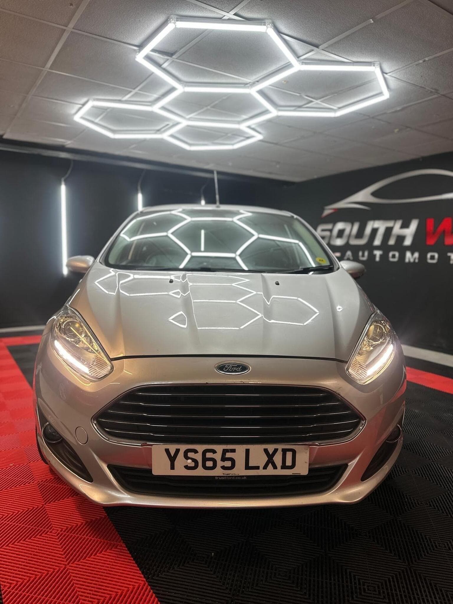 Ford Fiesta 1.0T EcoBoost Titanium Euro 6 (s/s) 5dr — photo 8