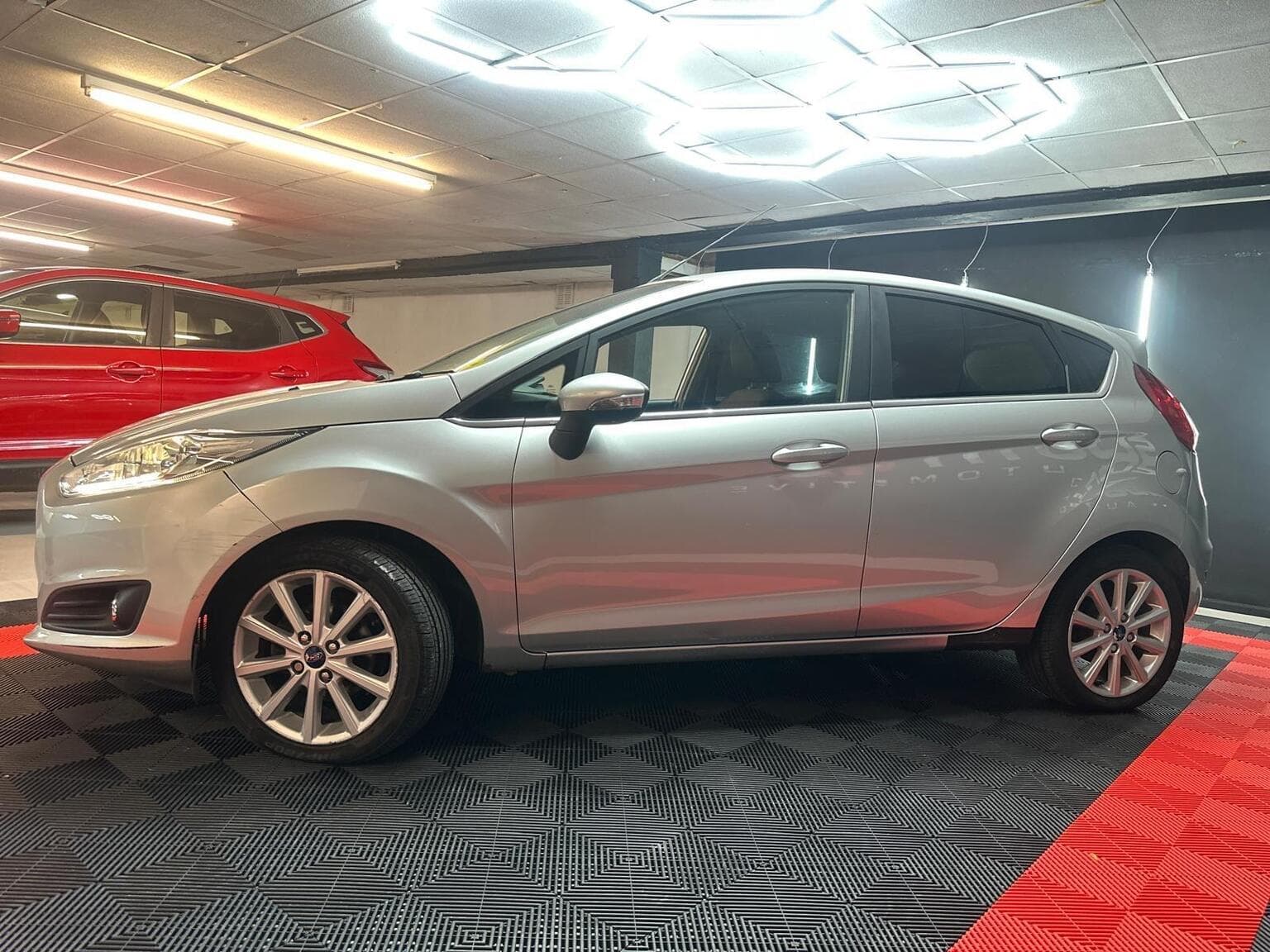Ford Fiesta 1.0T EcoBoost Titanium Euro 6 (s/s) 5dr — photo 9