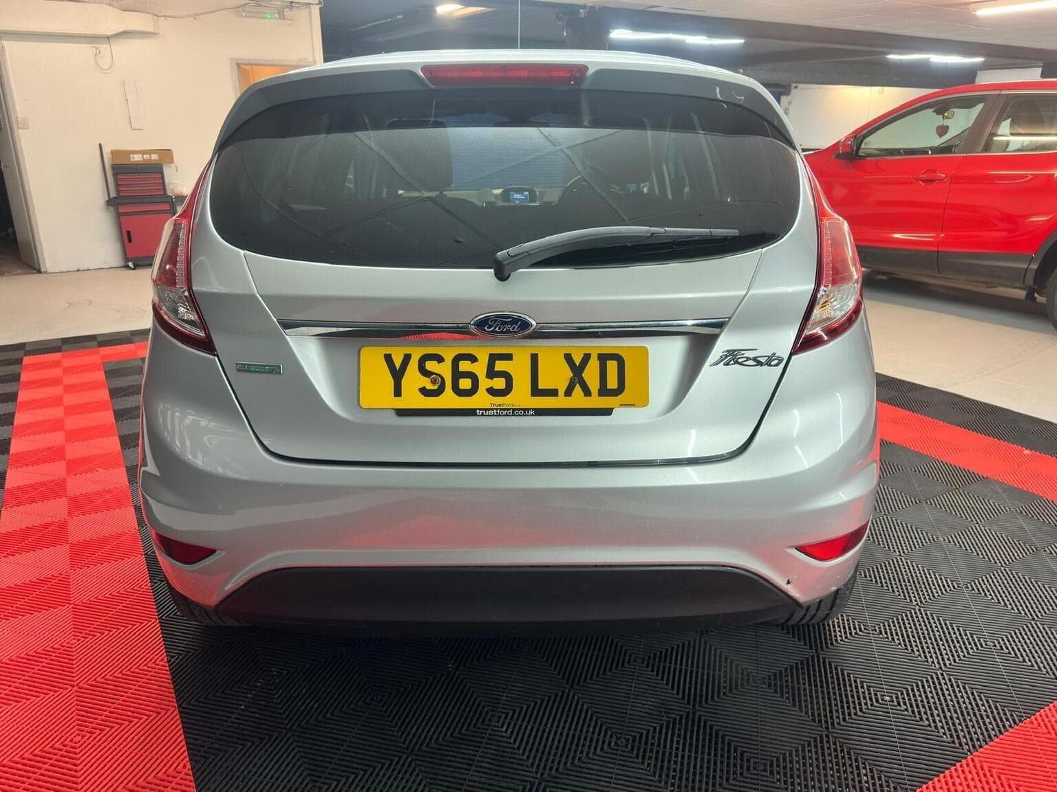 Ford Fiesta 1.0T EcoBoost Titanium Euro 6 (s/s) 5dr — photo 11