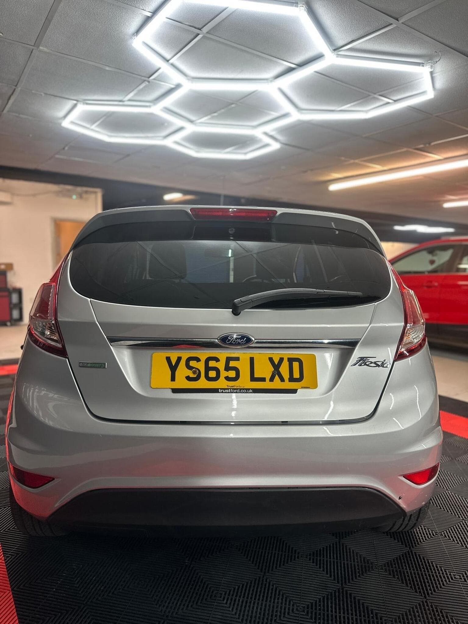 Ford Fiesta 1.0T EcoBoost Titanium Euro 6 (s/s) 5dr — photo 15