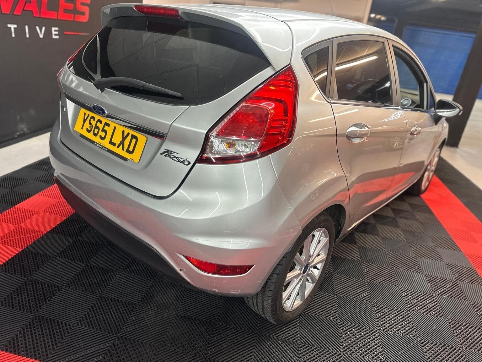 Ford Fiesta 1.0T EcoBoost Titanium Euro 6 (s/s) 5dr — photo 18