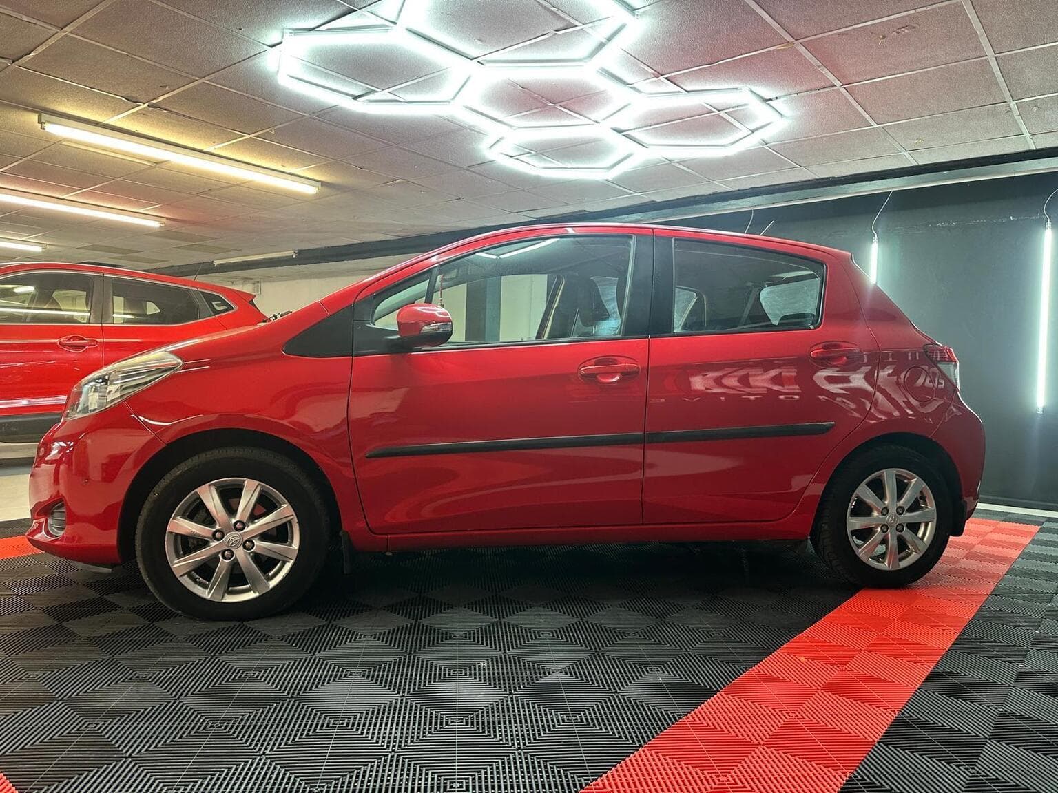 Toyota Yaris 1.4 D-4D TR Euro 5 5dr — photo 18